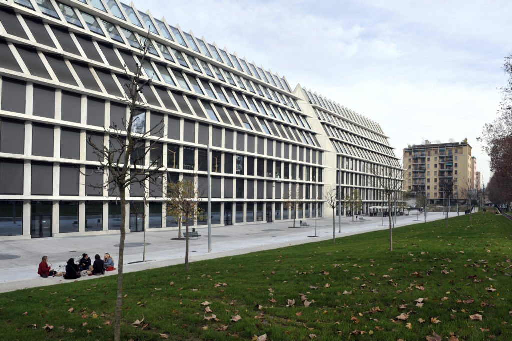 Apertura del giardino realizzato lungo il perimetro della Fondazione Giangiacomo Feltrinelli in viale Crispi