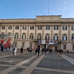 05  La facciata di Palazzo Reale e il countdown