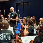 04 Ha introdotto i brani musicali il violinista daniele Crudele