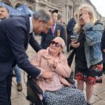 05 Il sindco G. Sala in dialogo con la partigiana S.  Gilardelli